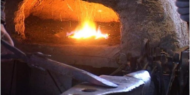 ҲИКОЯТЕ АЗ МАРДИ СОЛЕҲ ВА ОҲАНГАР