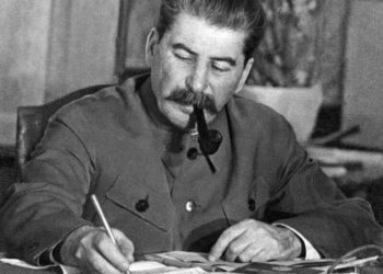 Қисмати аз Хотирот дарбораи Исталин ва Хрушёв