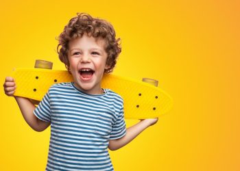 Аз кӯдакон ёд бигирем