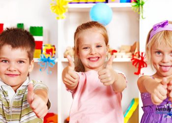 Меҳрубонии падару модарон бо кӯдакон