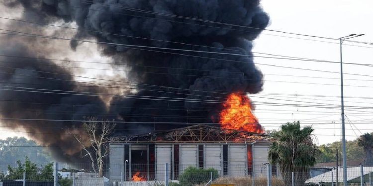 Раиси порлумони Эрон: Амрико Исроили мурдаро зинда нигаҳ доштааст