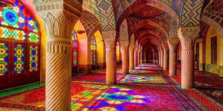 Авомили ақибмондагии ҷомеаҳои исломӣ