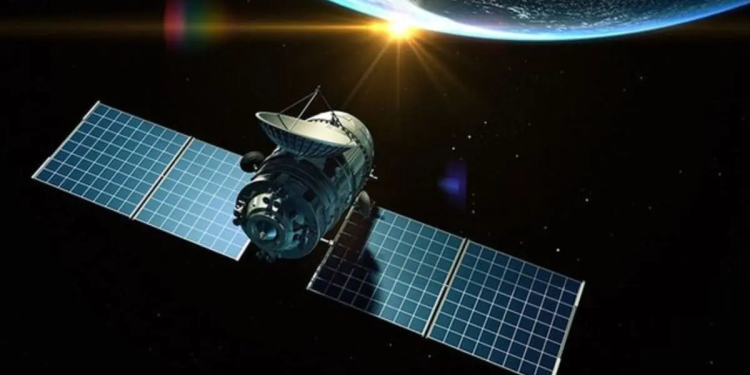 Моҳвораи эронии “Ноҳид-2” ба фазо партоб шуд