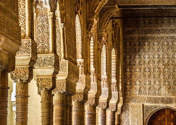 Таърихсозон чӣ касоне ҳастанд?