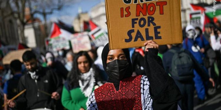 Мӯътаризон дари манзили сафири Мисрро дар Ландан бастанд