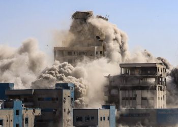 Таркондани як сохтмони маскунӣ дар Ғазза