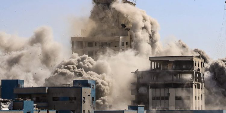 Таркондани як сохтмони маскунӣ дар Ғазза