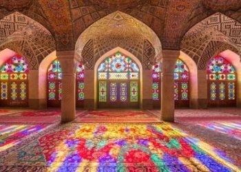 Мӯъмин дар дунё ва охират