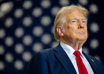 Демократҳо: Тромп Амрикоро ба сӯи ҷанги ноком мебарад