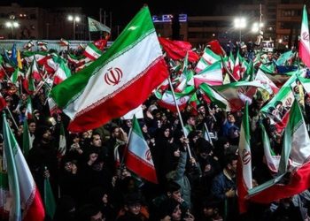 Омодагии Эрон барои идомаи ҷанг