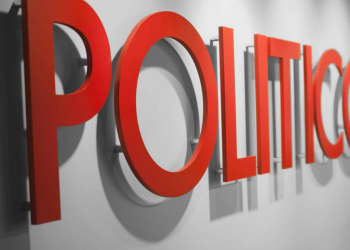 Politico: Тромп эҳтимолан барои поён додан ба ҷанг ба Эрон имтиёзҳое медиҳад