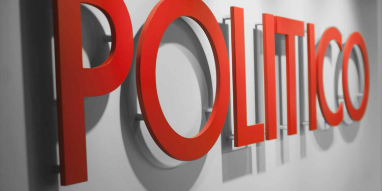 Politico: Тромп эҳтимолан барои поён додан ба ҷанг ба Эрон имтиёзҳое медиҳад