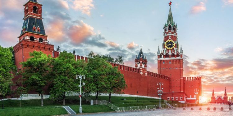 Маскав: Омрико ва Исроил эҳтимолан аз музокирот барои амалиёти заминӣ алайҳи Эрон истифода кунанд