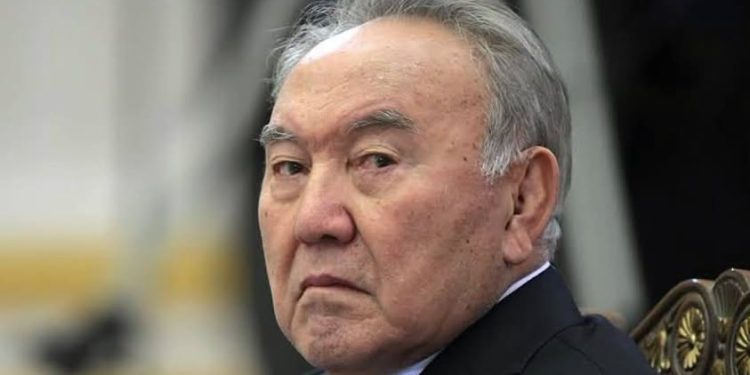 Назарбаева лишили еще одного пожизненного права